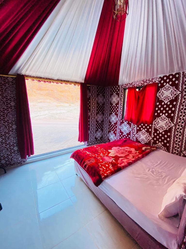 Hotel Sunrise Luxury Camp à Wadi Rum Extérieur photo