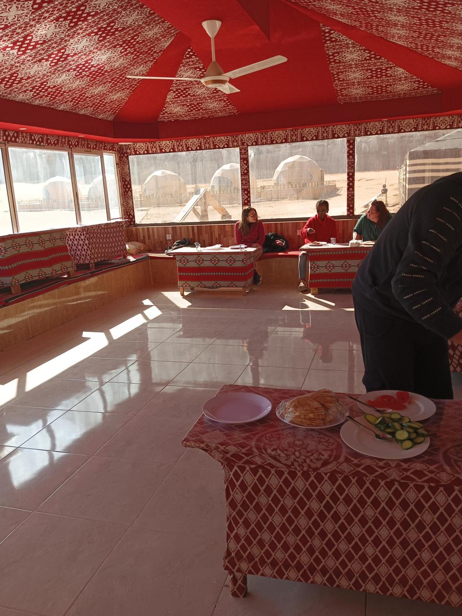 Hotel Sunrise Luxury Camp à Wadi Rum Extérieur photo