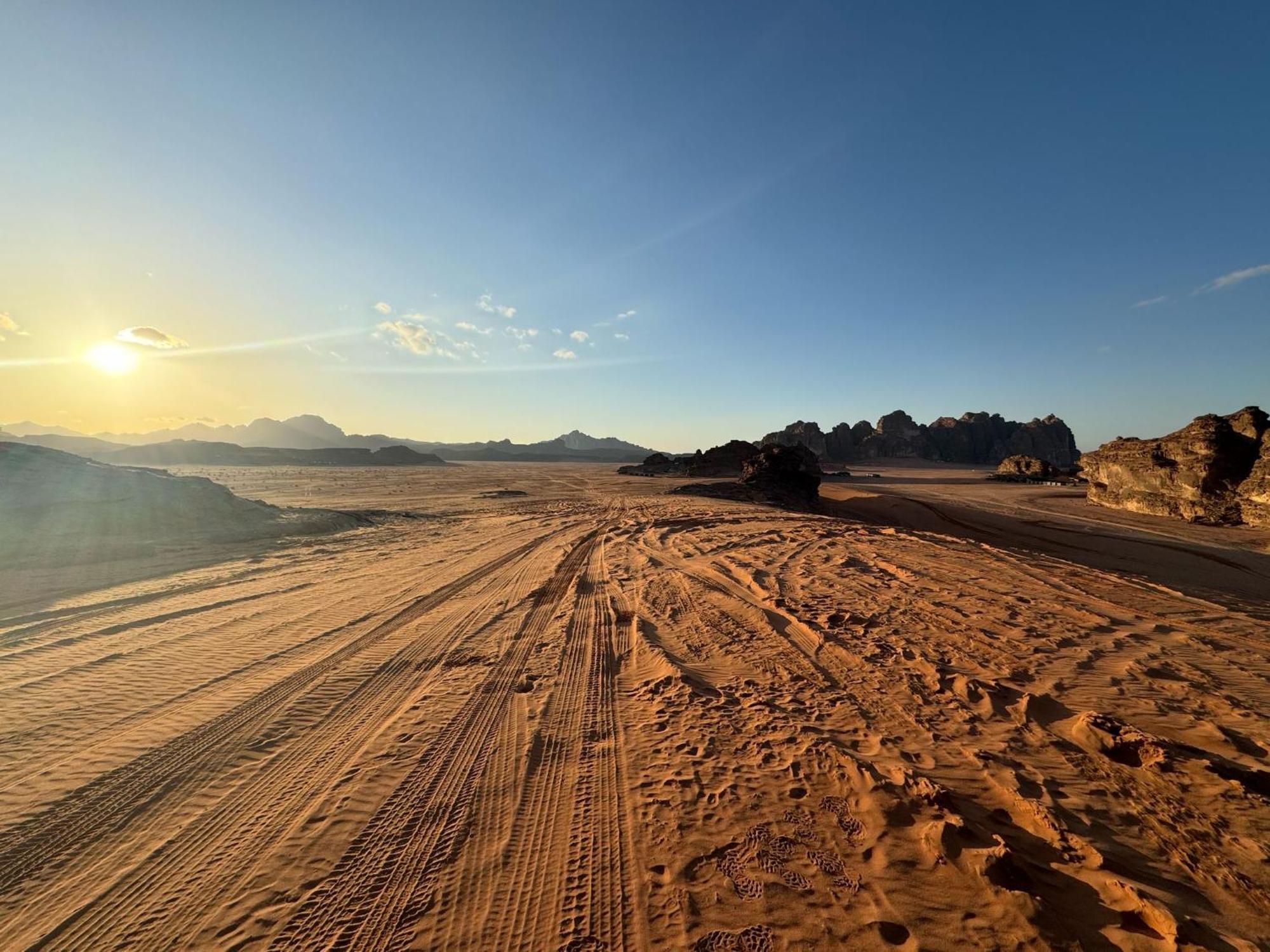 Hotel Sunrise Luxury Camp à Wadi Rum Extérieur photo