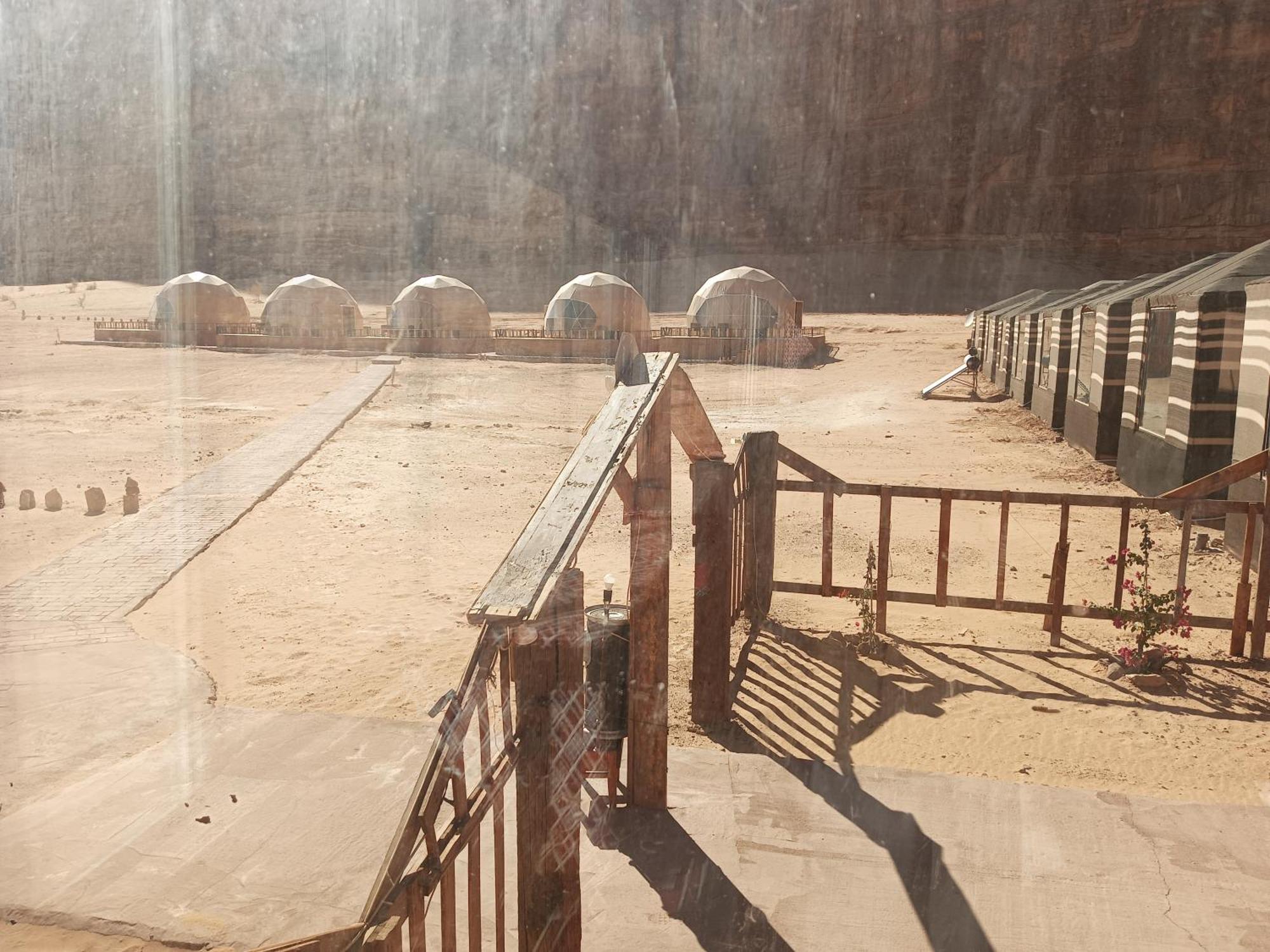 Hotel Sunrise Luxury Camp à Wadi Rum Extérieur photo